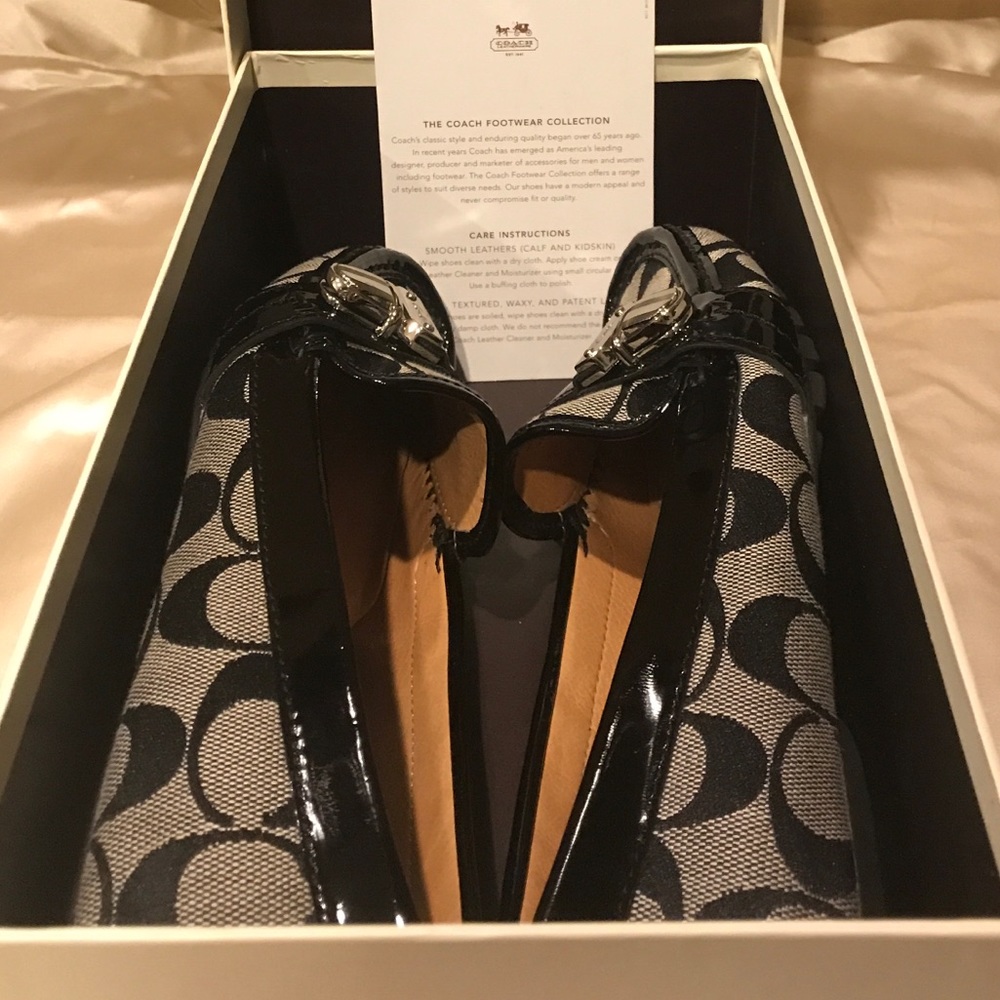 Coach Signature Black Loafers - Picture 2 of 8